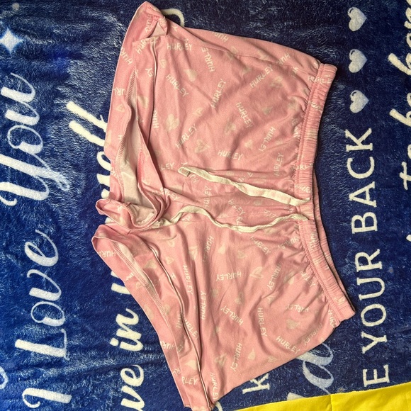 Pink and white Hurley sleepwear (set) - Picture 3 of 9